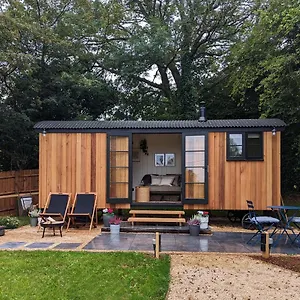Holiday home Luxury Shepherd's Hut In Private Orchard W/hot-tub, Bristol
