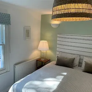 Holiday home Townhouse With Harbour Views. Sleeps 7, Bristol
