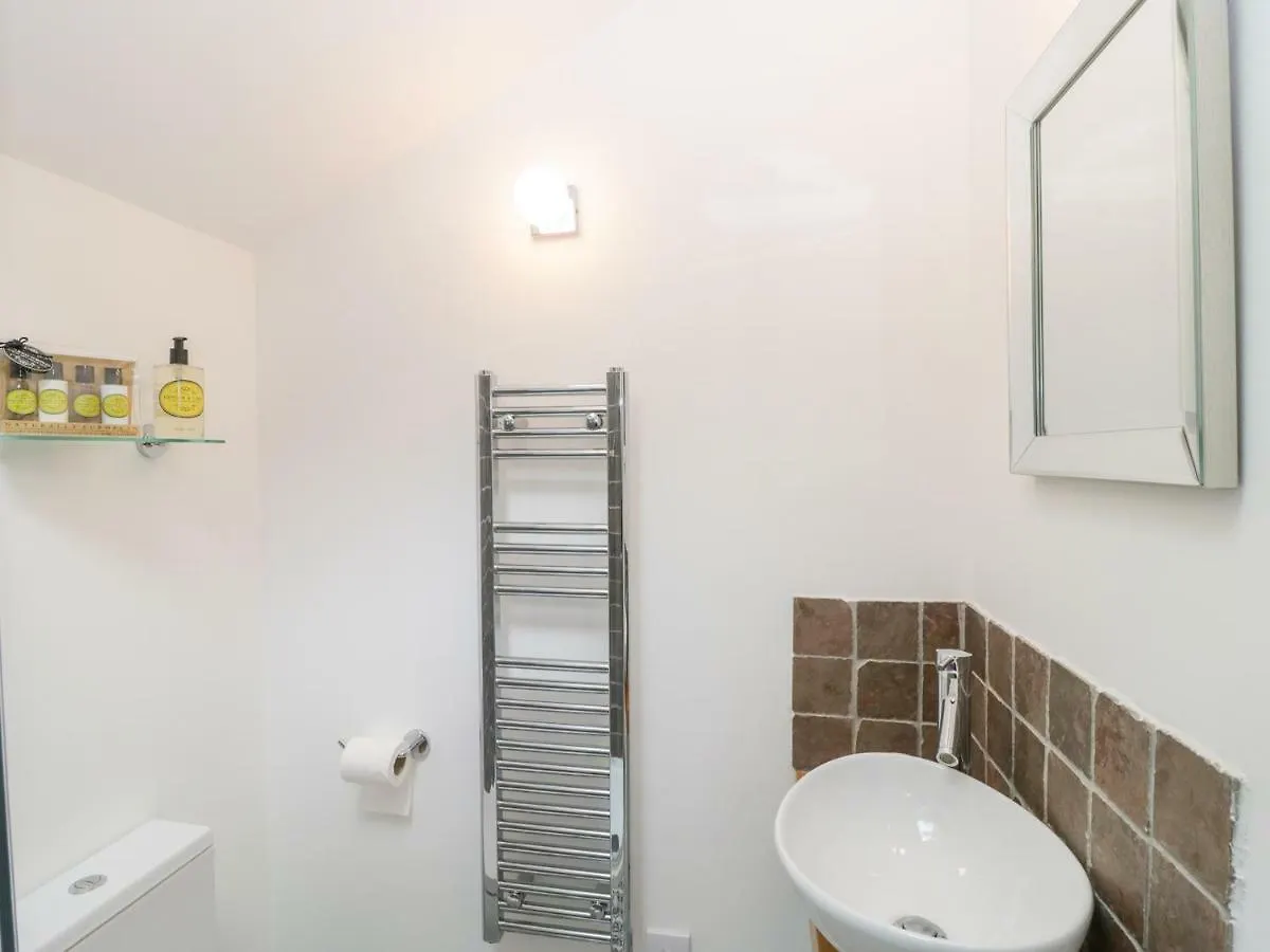 Boundary Barn Villa Bristol 0*,